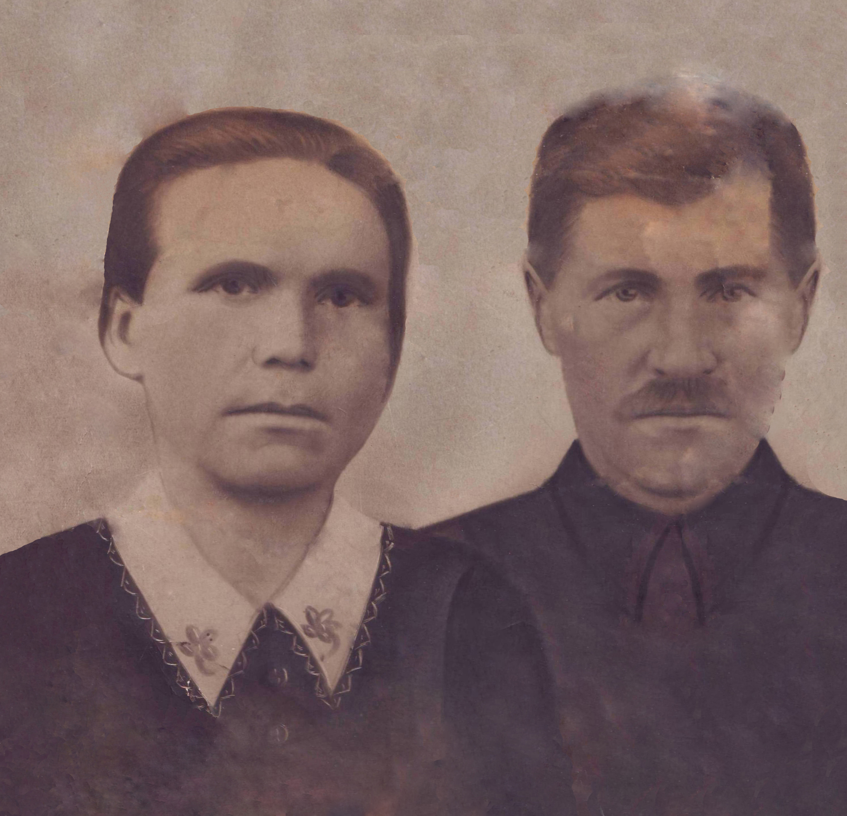 Трихачев Тарас Алексеевич с женой Ириной Михайловной. Восстановленная фотография.